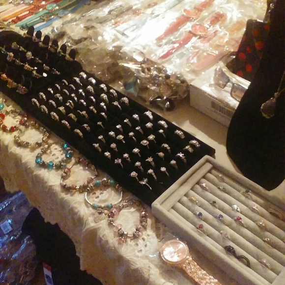 ✨PICTURES & ITEMS FOR MYSTERY BOXES✨ - Picture 6 of 8